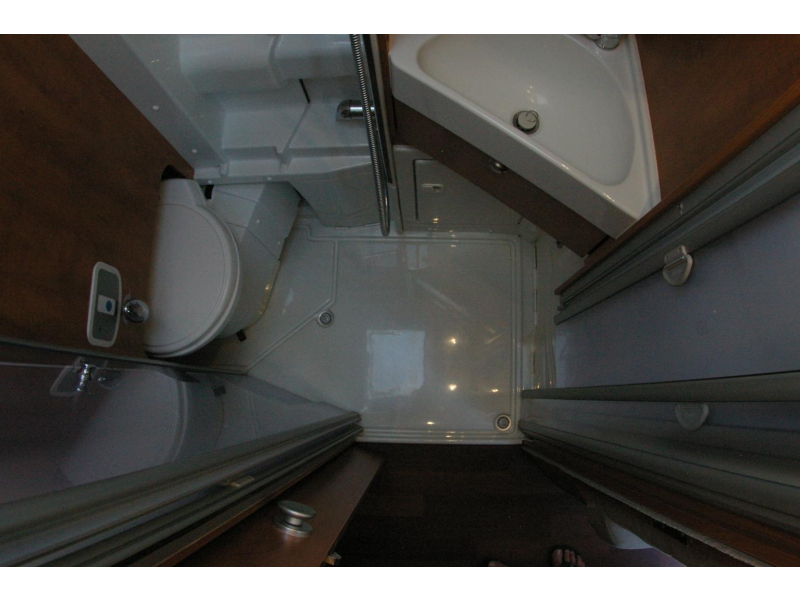 Carthago Malibu 600 DB Automaat, Dwarsbed.  foto: 13
