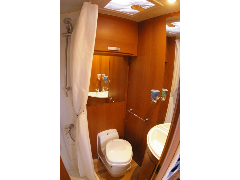 Elnagh Baron 47 D Dwars stapelbed, 2x airco  foto: 11