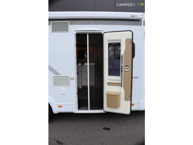 Laika caravans s.p.a. KOSMO 509L 160pk Automaat | Lengtebedden | Gescheiden douche | LPG installatie | Zonnepanelen | Bearlock | Luife foto: 4