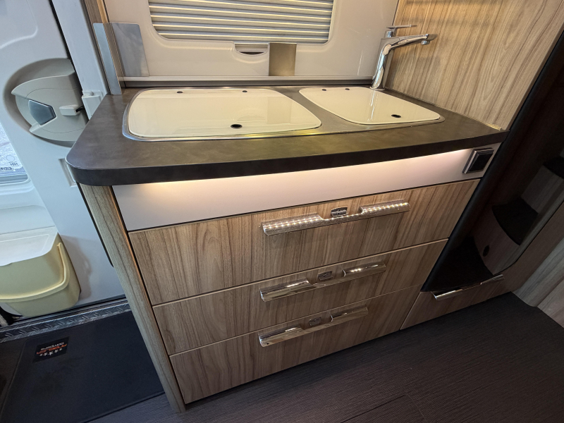Hymer Exsis-T 588 LENGTE BEDDEN-LUCHTVERING  foto: 8
