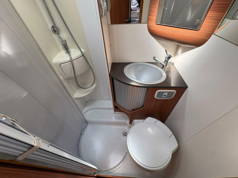 Adria Compact SL Enkele Bedden,Airco,130PK  foto: 16