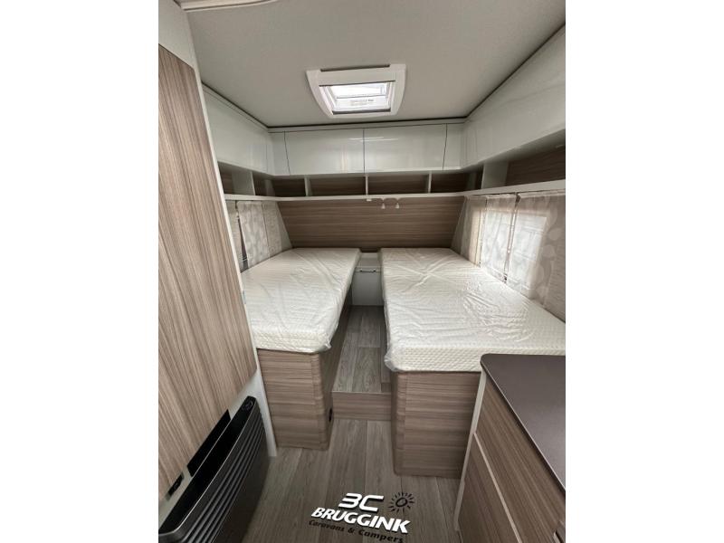 Bürstner Averso Plus 520 TL - ENKELE BEDDEN  foto: 9