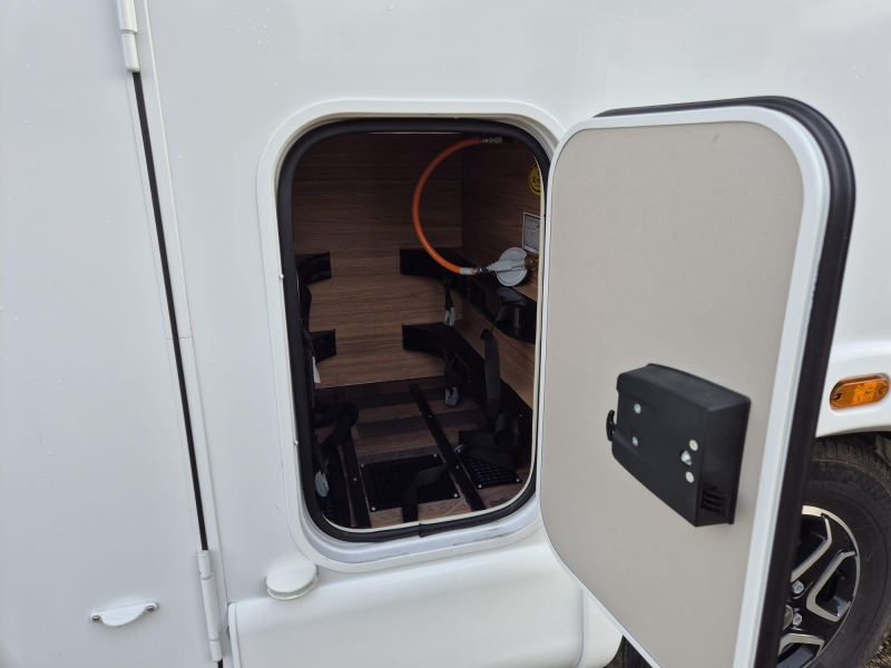 Weinsberg CaraCompact Pepper 600 MEG Combi 6E, panel solar, CE228 foto: 12
