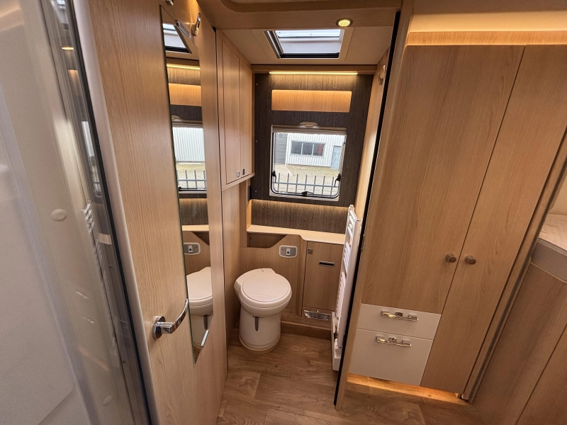 Hymer B ML I 880 Aire acondicionado, antena parab&oacute;lica, autom&aacute;tico foto: 16