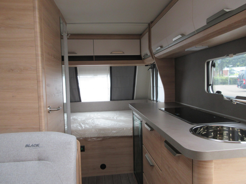 Knaus Sudwind Black Selection 420 QD COMPACT EN GROTE KEUKEN ! Foto: 2