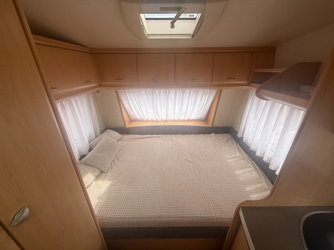 Hobby de luxe 400 SF cama transversal 4 plazas avance mover mosquitera estufa truma inodoro foto: 5