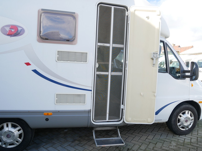 Dethleffs H 5940 Esprit, Cama francesa, Garaje foto: 17