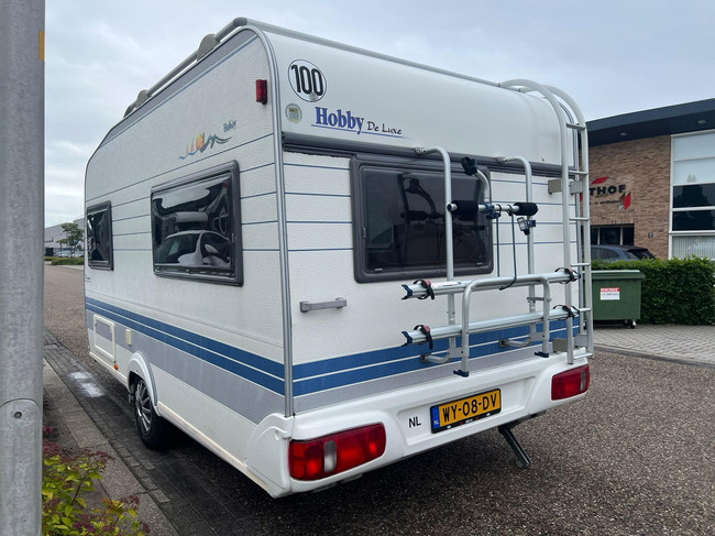 Hobby De Luxe 400 SF | Awning | Bicycle rack | Semi-automatic Mover | Fixed bed | Dinette (Train seat) | Tempo 100 | Shock absorbers photo: 6