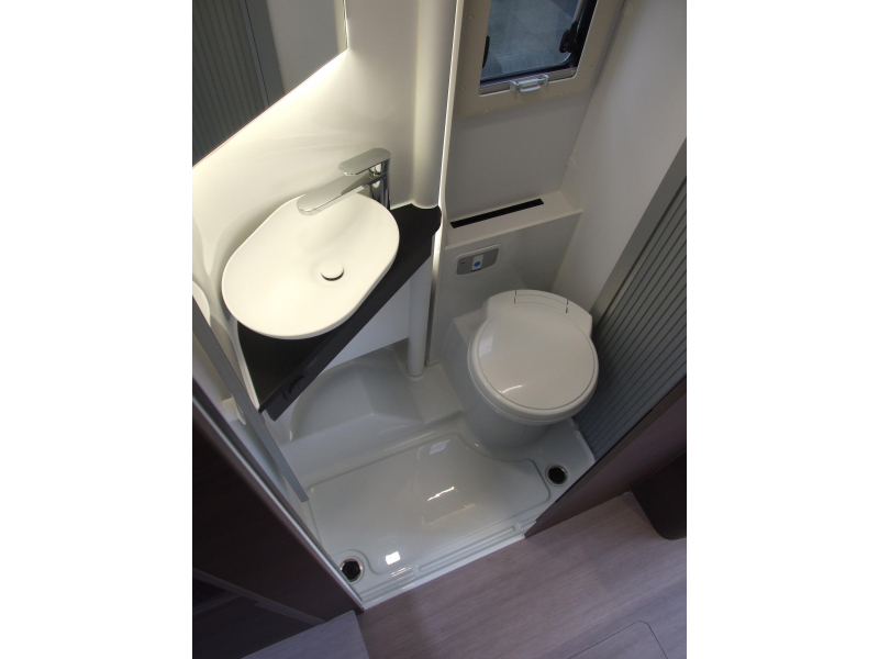 Adria Coral Supreme MB 650 SL 170 CV 9-AUTOM&Aacute;TICO foto: 14