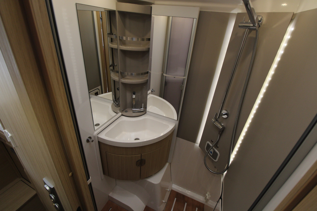 Niesmann-bischoff Smove 7.4 E foto: 11