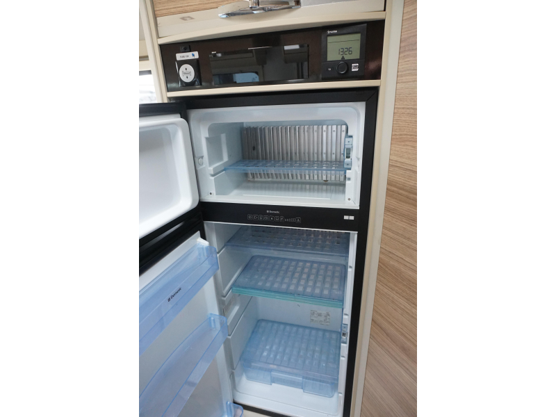 Adria Matrix Platinum 670 SC 5. Sitzplatz / Dachklimaanlage Foto: 11