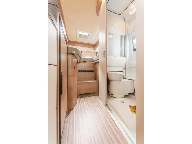 Malibu Van Diversity 640 LE K Charming GT Skyview foto: 9