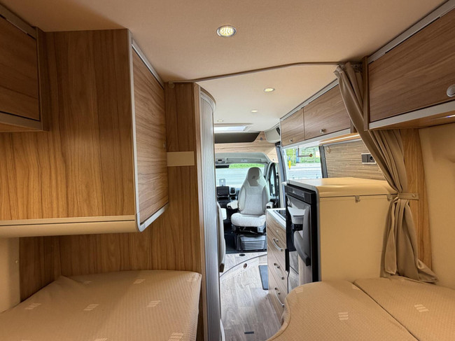 Hymer Yellowstone Cross-Over 180PK 9T-Automaat Enkele Bedden Zonnepanelen foto: 23