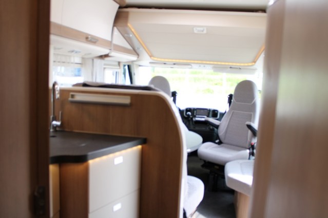 Robuuste AUTOMAAT 180 pk Malibu I 490 LE by Carthago hef-en enkele lengte bedden (124  foto: 59