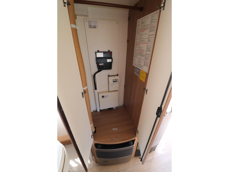 Hobby De Luxe 460 SFF Toldo/Mover/Aire Acondicionado COMPLETO foto: 17