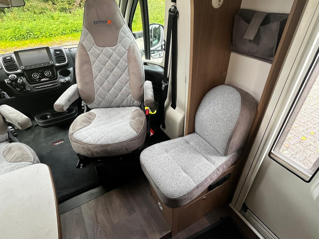 Carado T 338 Teilintegriert | Tempomat | Markise | R&uuml;ckfahrkamera | Dusche | Toilette | 4 Schlafpl&auml;tze | TV mit aut. Sat Foto: 14