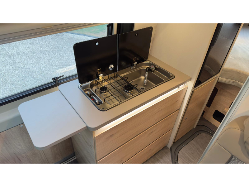 Dethleffs Globetrail Advantage 600 DR dwarsbed hefdak bovenbed  foto: 10