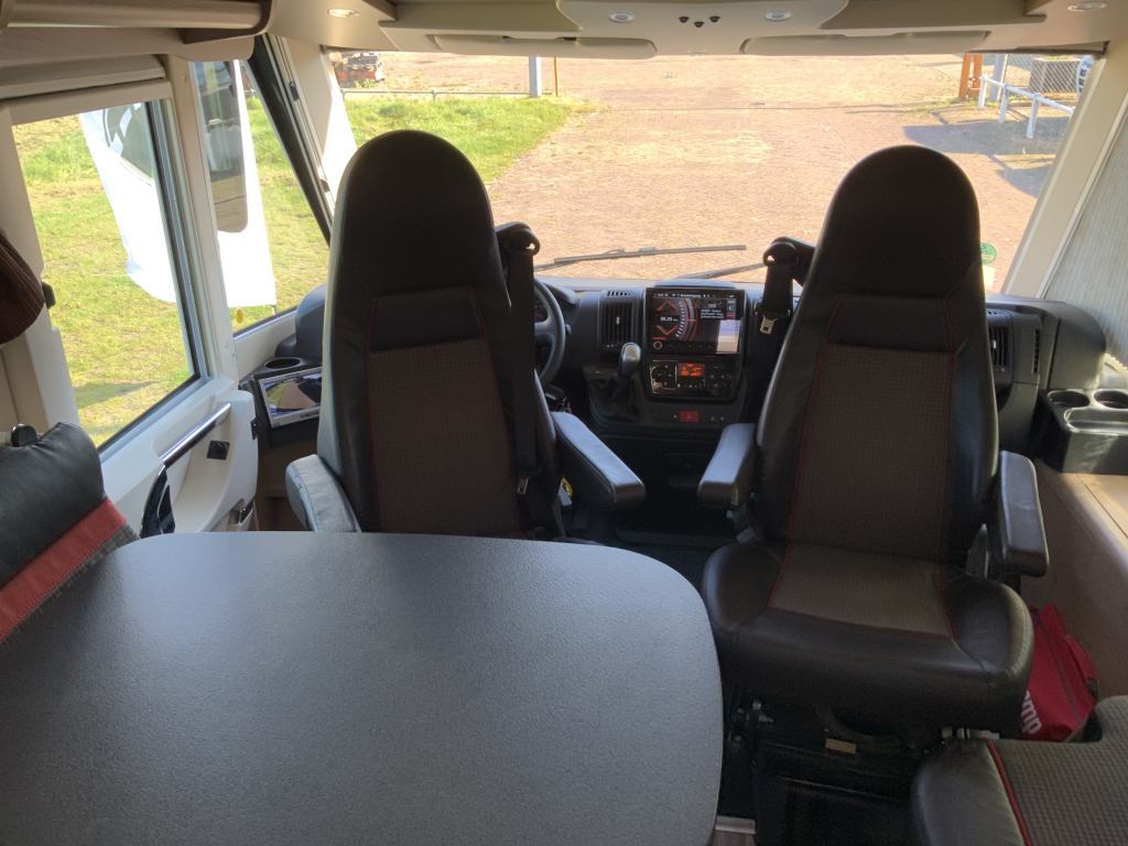 Carthago Malibu I 460 AUTOM&Aacute;TICA 150 CV Integral, Camas longitudinales y Cama abatible, Garaje, Aire acondicionado de motor, Aire acondicionado de techo, Sistema de nivelaci&oacute;n, Camper centrum on the road Marum foto: 13