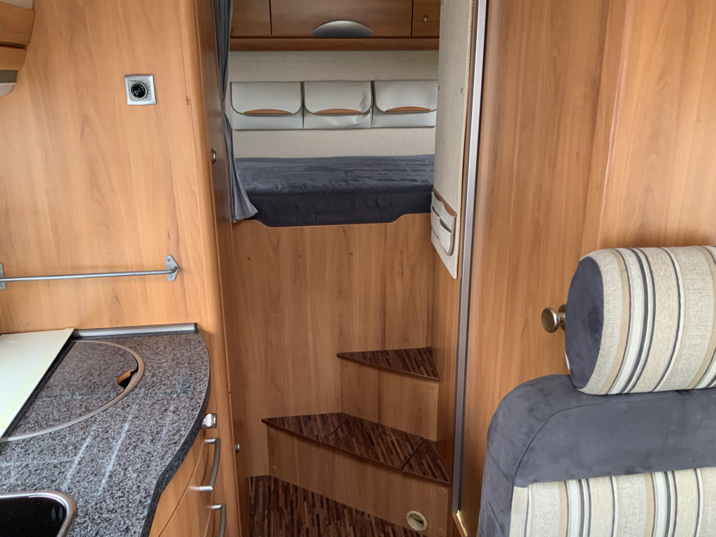 Hymer B 504 SL Integral, Equipado con cama individual trasera y cama abatible delantera, aire acondicionado de motor, chasis Alko, etc., A&ntilde;o 2009 Camper centrum on the road foto: 8