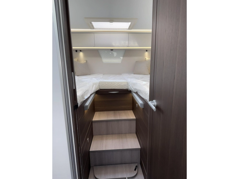 Adria Coral Supreme 670 DL - 180 PK photo : 14