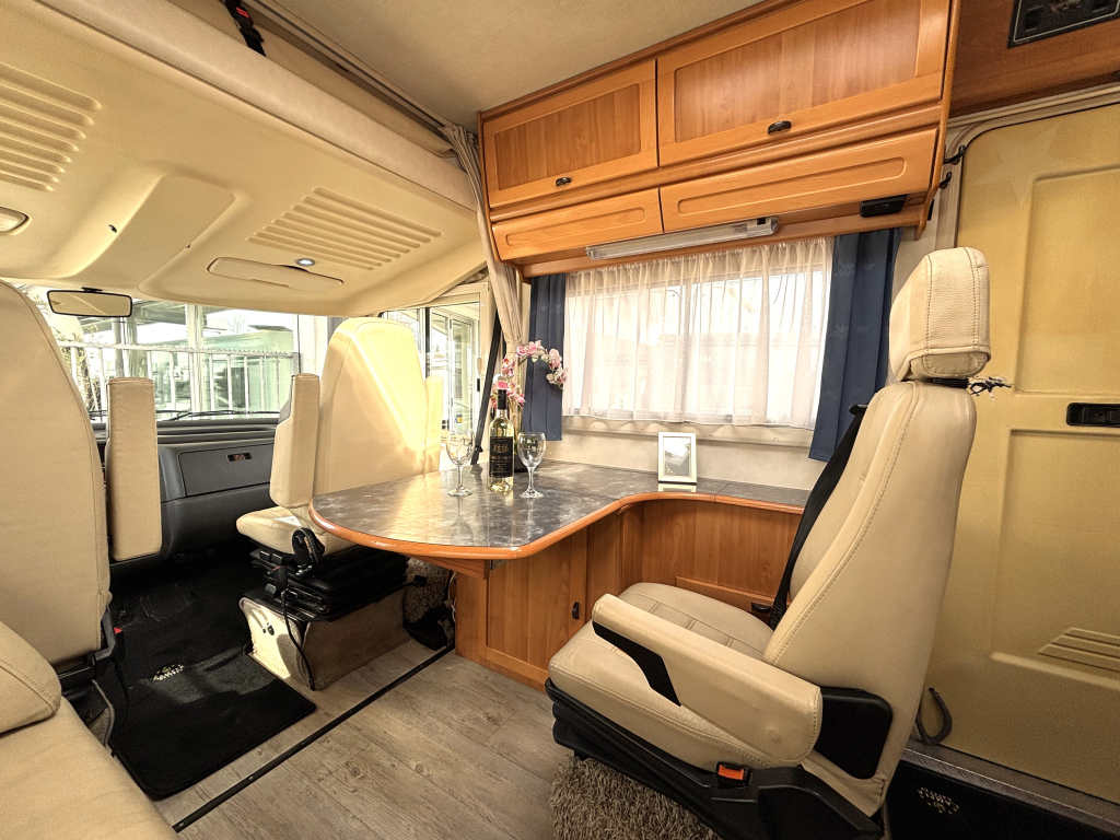 Hymer E 690 DUBBELLUCHT FRANSBED + HEFBED 4X ZONNEPANEEL! foto: 13