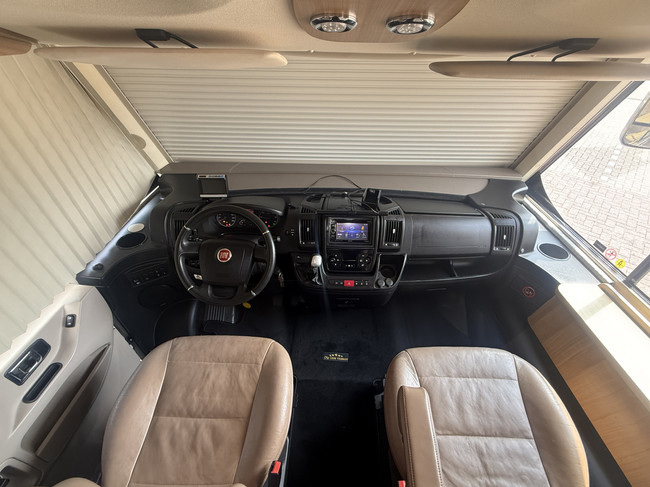 Hymer B 594 autom&aacute;tico 150 cv autocaravana muy compacta full options cama transversal+cama abatible sistema de nivelaci&oacute;n EP toldo calefacci&oacute;n estacionaria webasto aire acondicionado de techo 2x panel solar antena parab&oacute;lica el&eacute;ctrica TV garaje grande foto: 10