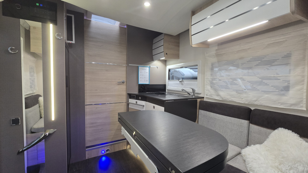 Challenger 337 GA met enkele bedden foto: 15