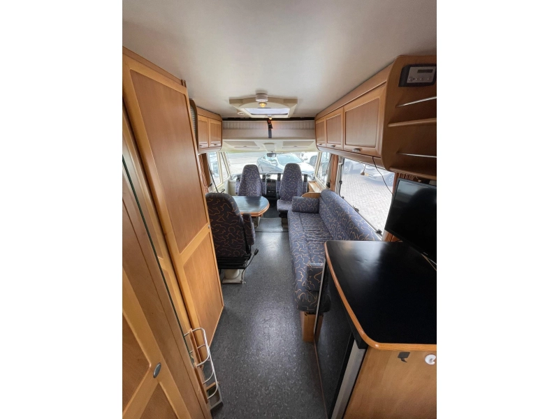 Hymer B 584 Hefbed bar-indeling 2000  foto: 10