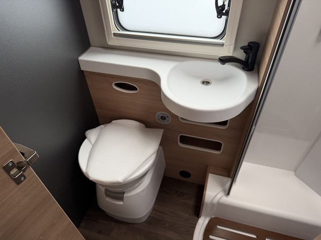 Knaus LIVE Wave 700 MEG Platinum Sel photo: 12