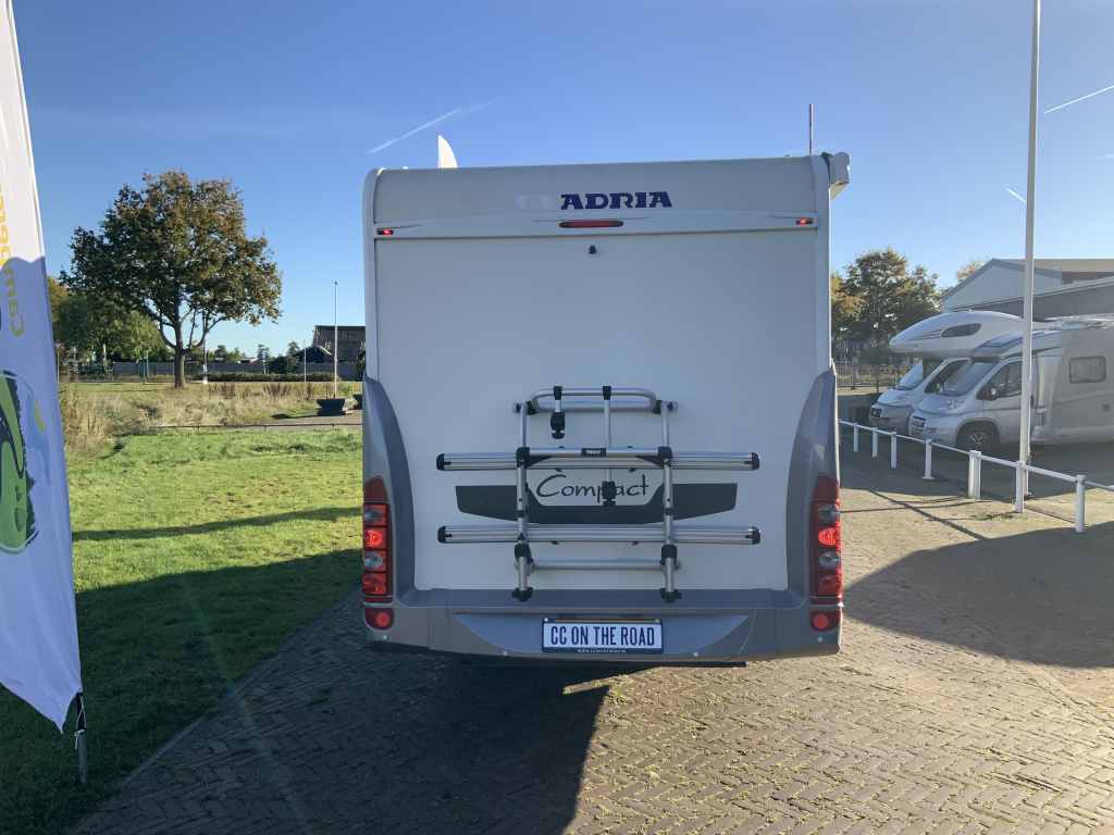 Adria Compact SL 2.3 MultiJ. 130 PK Half-integraal, Enkele-bedden, Bj. 2010 Camper Centrum On the Road aan de Noorderringweg 4 in Marum. foto: 26