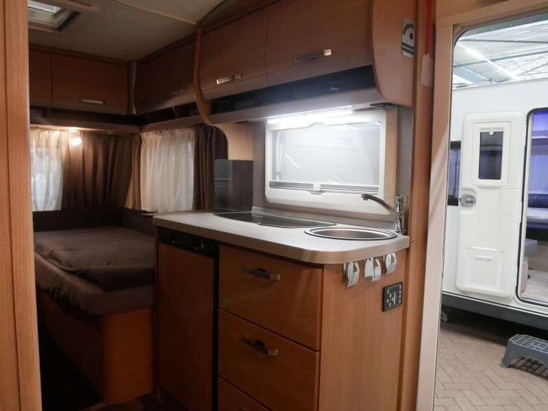 Knaus Sport 460 EU Mover sistema de nivelaci&oacute;n toldo foto: 7