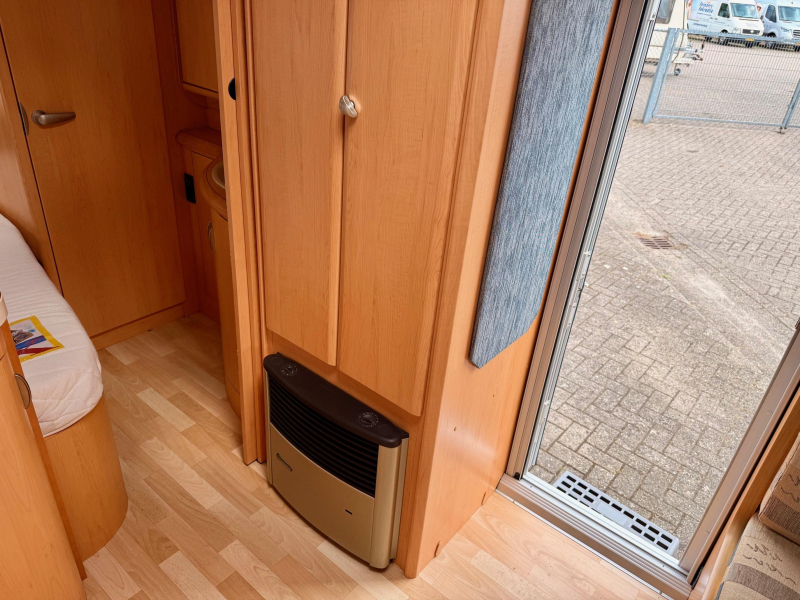 Hobby De Luxe 460 UFE mover fietsenrek voortent  foto: 20