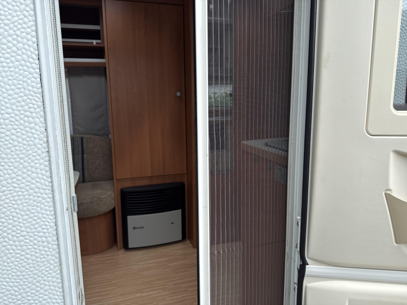 LMC Musica 470 E Voortent/Mover/Vloerverw.  foto: 10