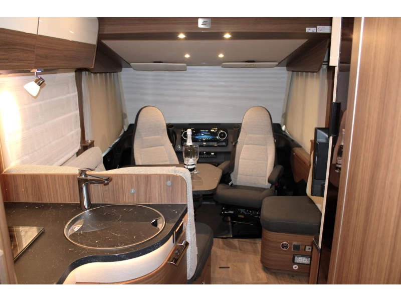 Hymer BMC-I 690 Levelsyteem / 9G Tronic  foto: 9