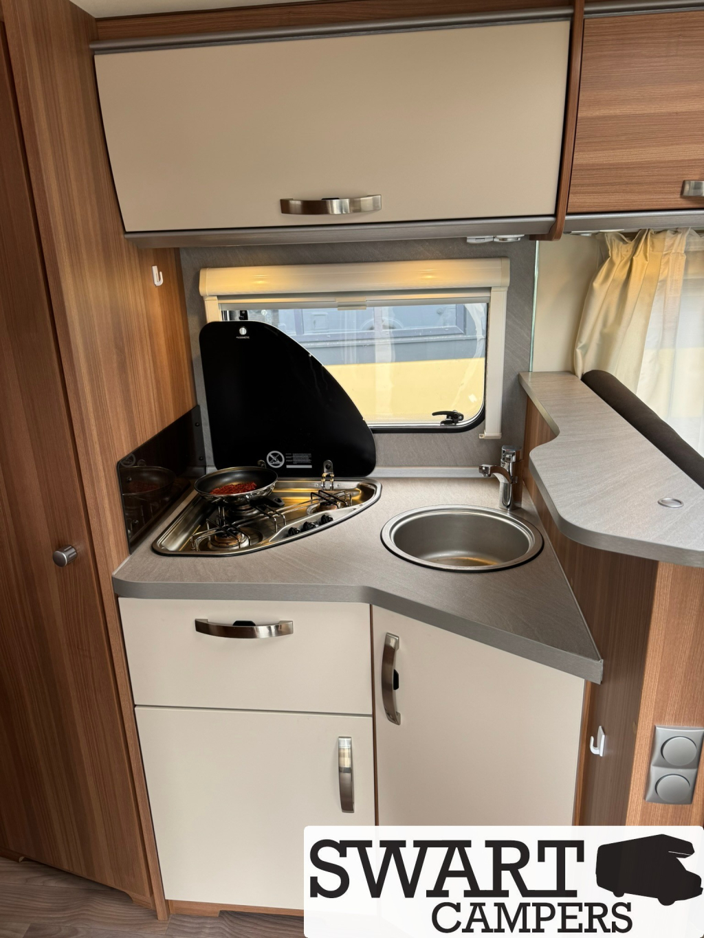 Weinsberg CaraLoft 650 MF, cama francesa 130 CV foto: 12