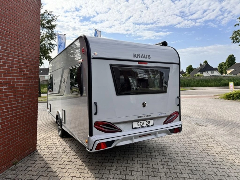 Knaus Sudwind Black Selection 460 EU Red Edition Foto: 12