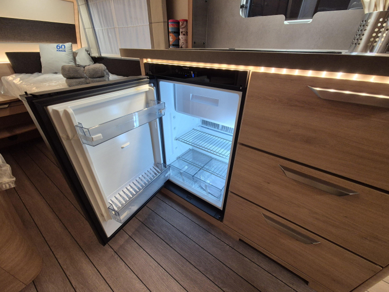 Knaus Sudwind 60 Years 500 EU Met luifel en vloerverw.  foto: 20