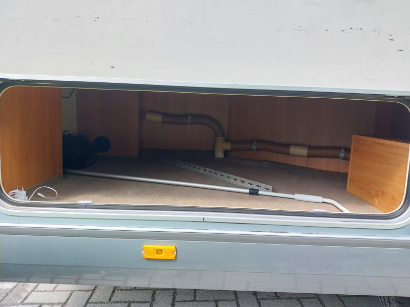 Hymer Eriba met 44497 km en dakairco  foto: 20