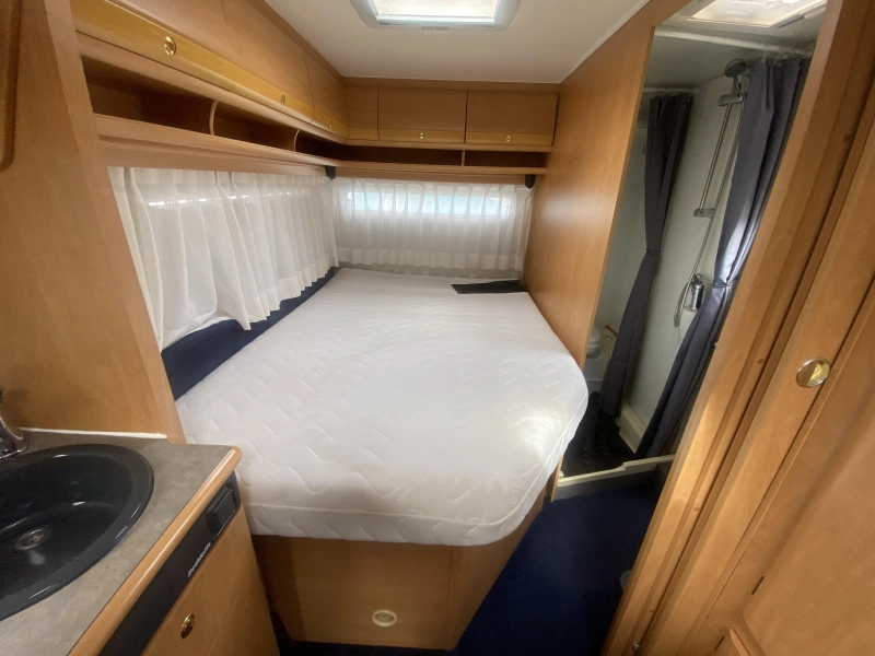 Dethleffs Globetrotter Frans bed Airco dinette  foto: 14