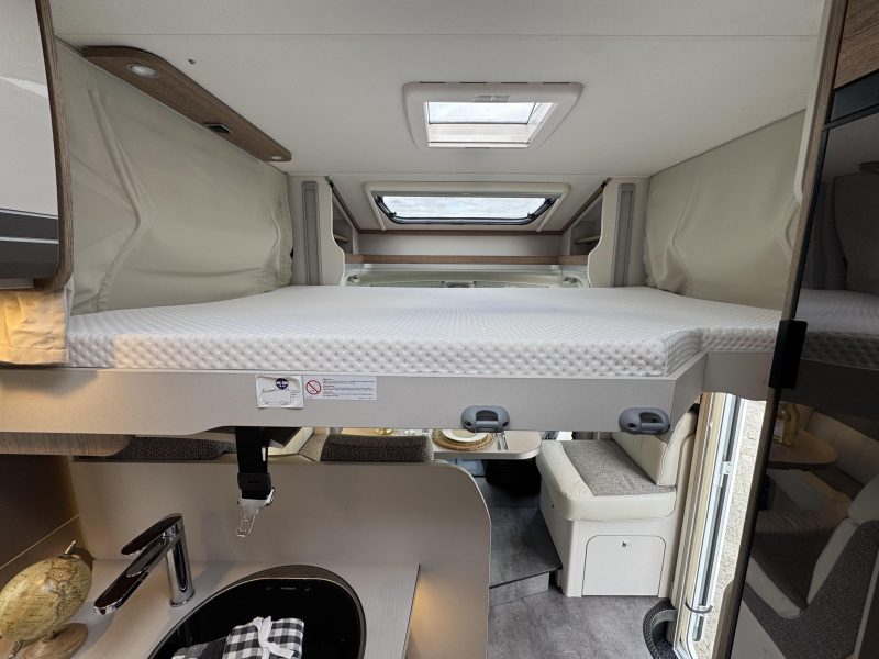 Dethleffs Trend 7057 Automaat Queensbed Hefbed  foto: 16