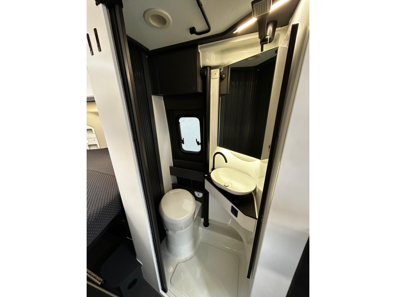 Adria Twin Supreme 600 SPB Truma dieselkachel Luifel  foto: 14