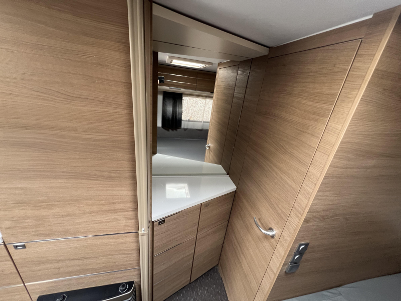 Adria Adora 512 UP Toldo Thule Mover Autom&aacute;tico foto: 11