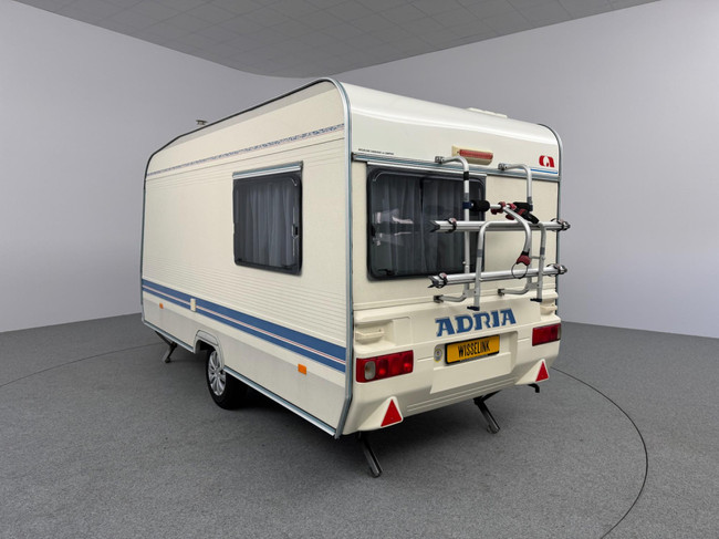 Adria Unica A 390 PS foto: 2
