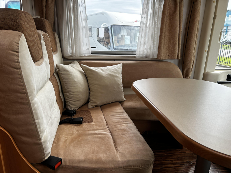Hymer B614 CL Dwarsbed/Hefbed/160pk  foto: 16