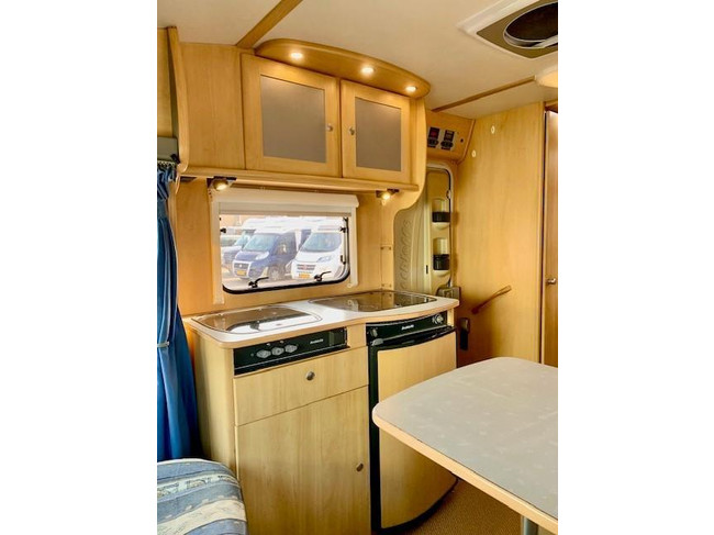 Dethleffs Advantage T6611 | KEURIGE STAAT | ENKELE BEDDEN | 2X Maxxfan Dethleffs Advantage T6611 | KEURIGE STAAT | ENKELE BEDDEN foto: 7