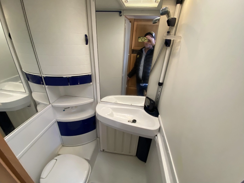 Hymer Camp 644 G 6 pers GROTE GARAGE 2,8  foto: 16