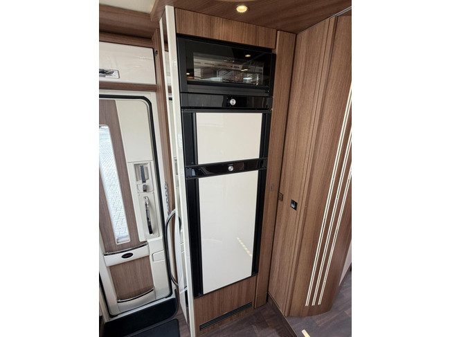Carthago Chic E-Line I 61 XL-LE Boven Kasten 2X Airco Lithium Zonnepanelen foto: 22