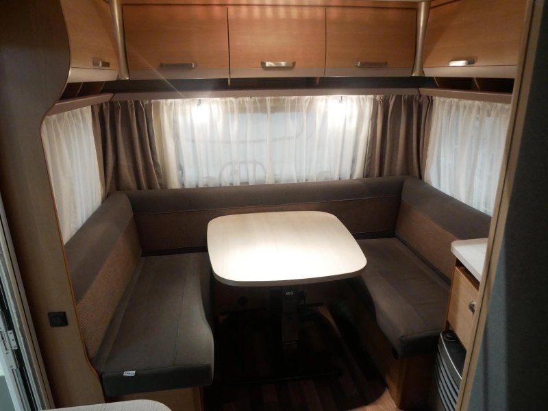 Knaus Sport 460 EU Mover sistema de nivelaci&oacute;n toldo foto: 4