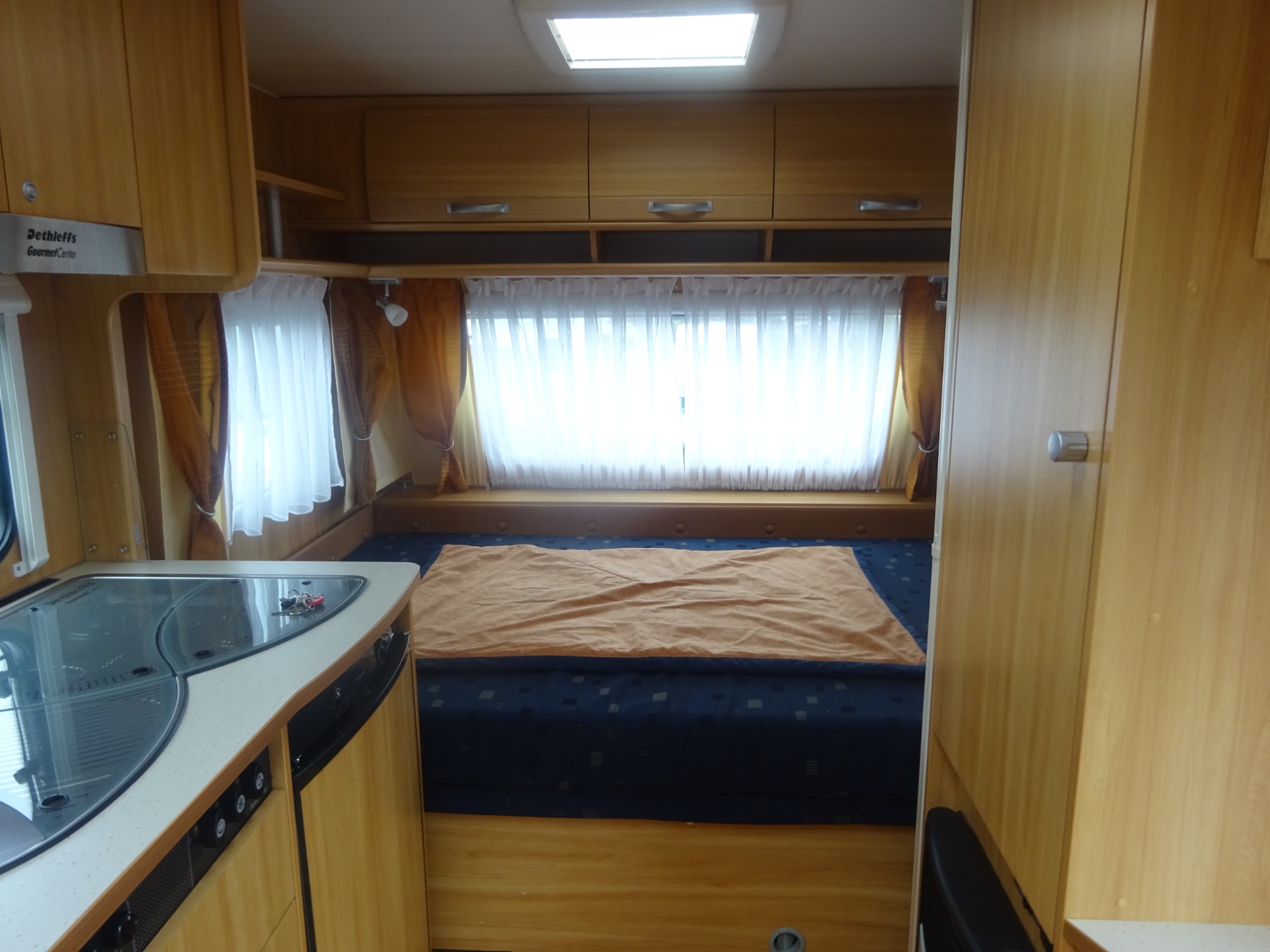 Dethleffs Camper 440DB Met Mover foto: 10