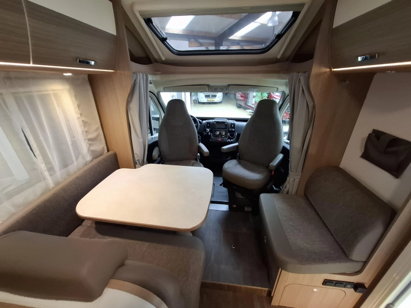 Hymer Carado 447 T 140CV Camas Individuales Solar foto: 15
